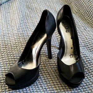Black sky high peep toe pumps